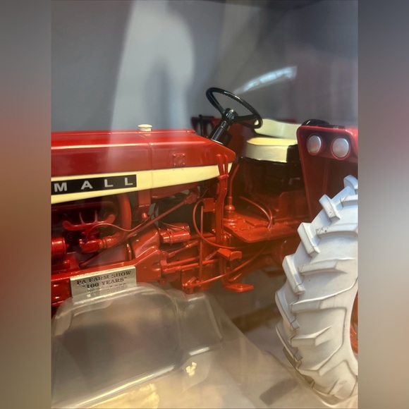 SpecCast Farmall 504 1:16 100th Ann Edition - Picture 10 of 12